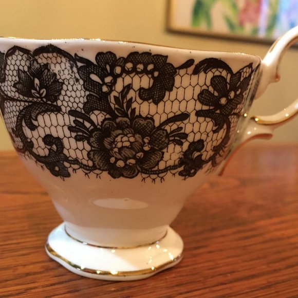 Royal Albert, Senorita, teacup & saucer - Picture 6 of 9